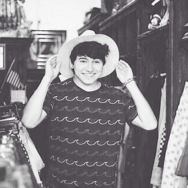 o2Iimagines's tweet photo. imagine "hey babe, would you still love me if I was a cowboy??" http://t.co/oiek4YrVAn