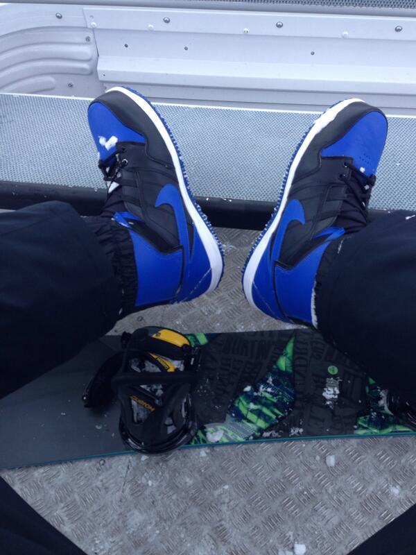 colbyb3rg's tweet image. #livetweet #snowflow #nikesnowboarding #weee