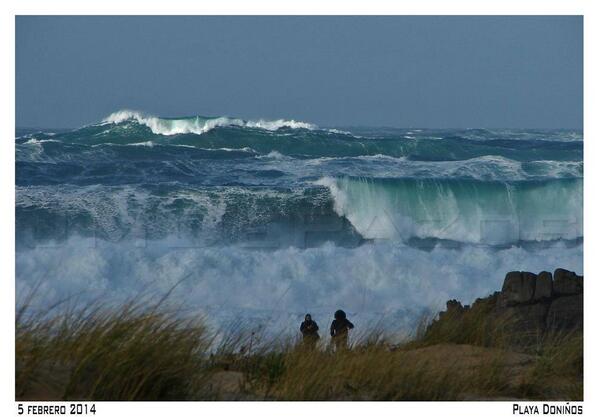 Airin712's tweet photo. #TemporalGalicia Esta tarde la Playa de Doniños #Ferrol @marvisitFerrol http://t.co/hn1kGTMq3M