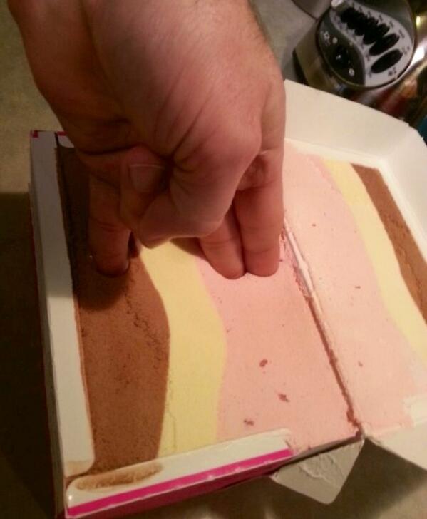 kbowen1392's tweet photo. Anybody else think this is funny? #CantStopLaughing http://t.co/1ksX2COaqT