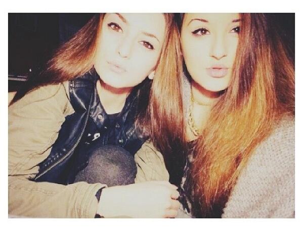 _Alyciaa_'s tweet photo. Retrouvailles avec la cousine 💕 http://t.co/mf2BhfQpMV