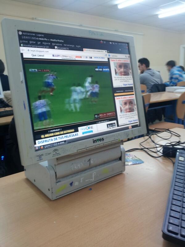 padi_padilla7's tweet photo. viendo como gana el madrid con mi compañero @ManueldiazD #BuenDiaDeClase! :) http://t.co/7Lz4mEjTIC
