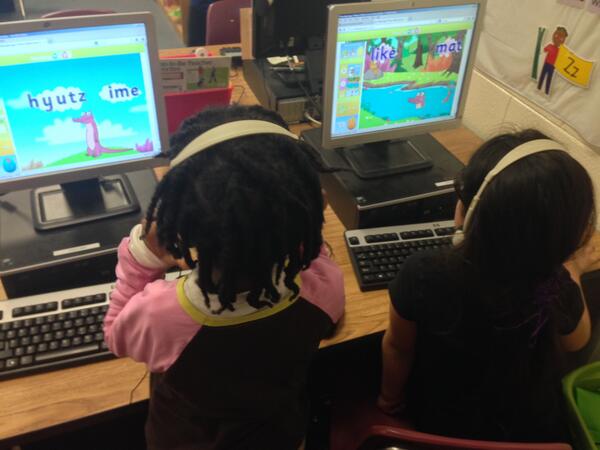 techatmorehead's tweet image. 1st grade using #readingeggs on #dlday