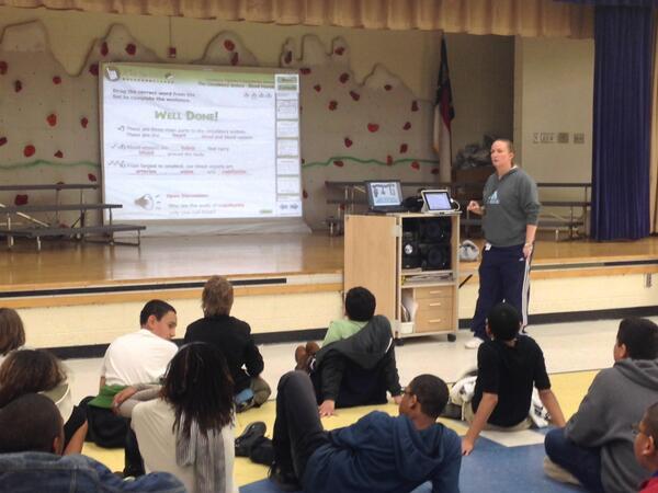 techatmorehead's tweet image. Middle school health learning about the heart with #imovie, interactive apps, and movement on #dlday @cmstothecore