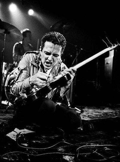 RockPics's tweet photo. Joe Strummer (The Clash). http://t.co/HJDi7oGrfC