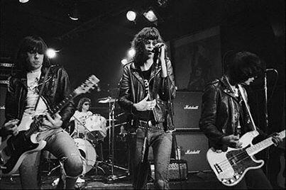 RockPics's tweet photo. Ramones. http://t.co/Z4vFeUGJKR