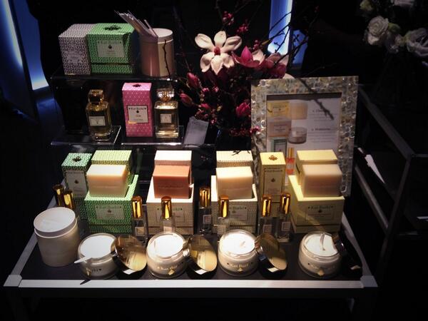 ElementsShow's tweet photo. @KatBurki at #elementsny #elementsshow #exhibitors http://t.co/8Zh1IE95jS