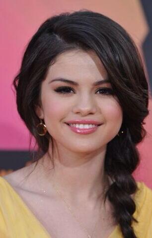 _arshie_'s tweet photo. #AlwaysWithYouSelena http://t.co/iQyeuY3MDm