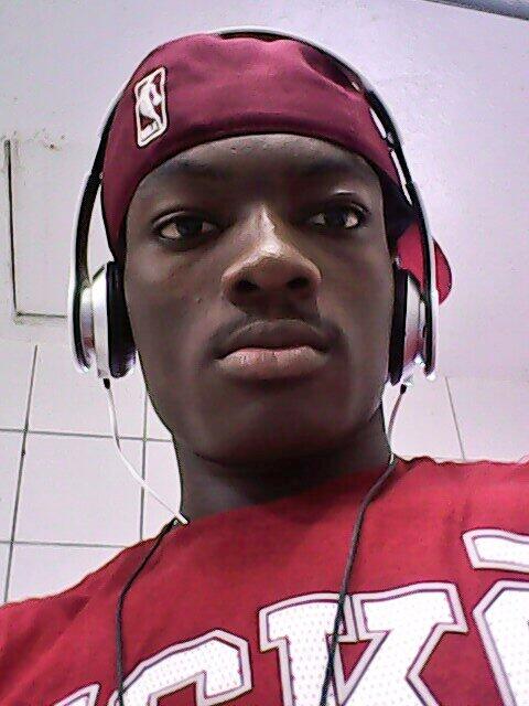 JamesMarcelin's tweet photo. Boa noite galera http://t.co/pbwg4NXl9z