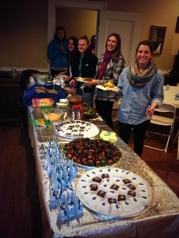 CentreKKG's tweet photo. Kappa loves our moms club! 💙 They made us a delicious dinner in the house! http://t.co/dLr7Kl5BXc