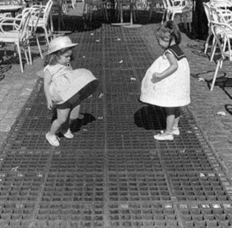 HistoryInPics's tweet photo. Friends don't let friends do silly things alone. http://t.co/0dAdmH4ZZZ