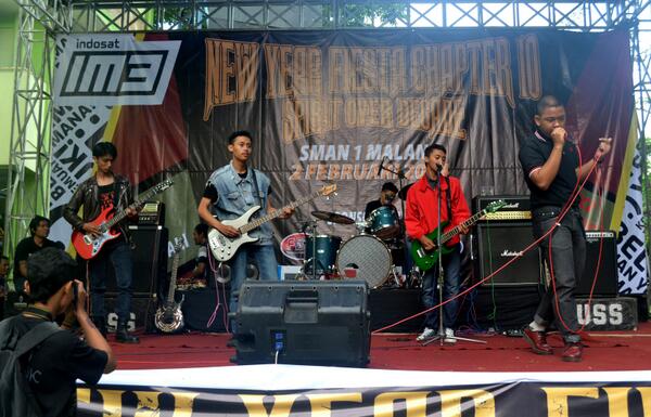 Terima kasih <a href="/osismisa/">OSIS SMA NEGERI 1 MALANG</a> yg telah memberi kami kesempatan untuk ngamen di SMAN 1 Malang. Salam!