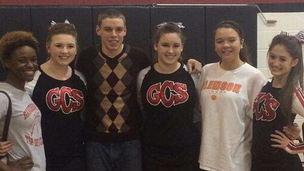 GCSStudents's tweet image. S/o to our senior cheerleaders and basketball players! Congratulations y'all! #GoEagles