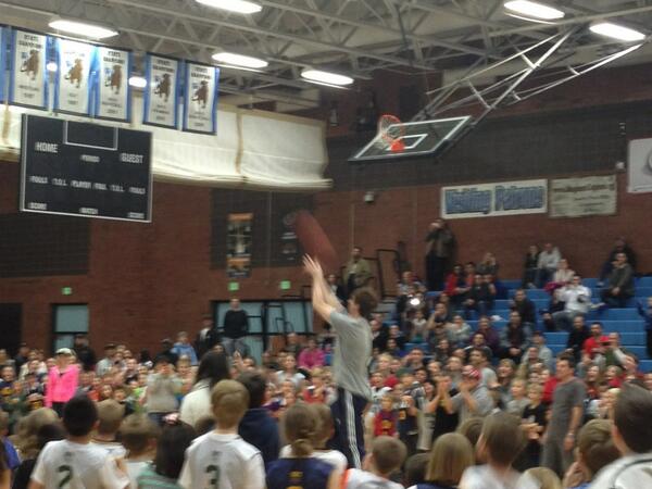 BiggerBuilding's tweet photo. @officialjrjazz #westjordan Gordon almost sinks the half court shot. http://t.co/beICOFdBIn