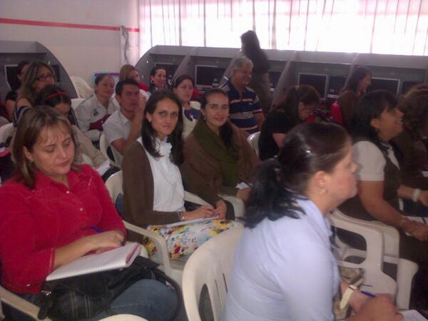 Reunión de CFD y CRA en la Escuela Bolivariana Jauregui con la Lcda. Gilmar Moncada.