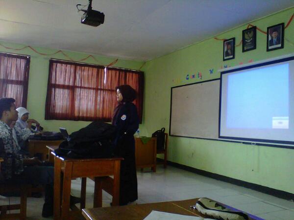 12ipa3saba's tweet photo. Ini si teteh lagi promisi polban nih . http://t.co/mjrmUndhpU