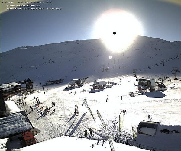 AguaLanjaron's tweet photo. ¡¡Buenos días desde la montaña del #sol y la #nieve!!
#Buenosdías desde #SierraNevada ☼❄☼❄☼❄
(foto @websierranevada) http://t.co/4wdhogjlLU