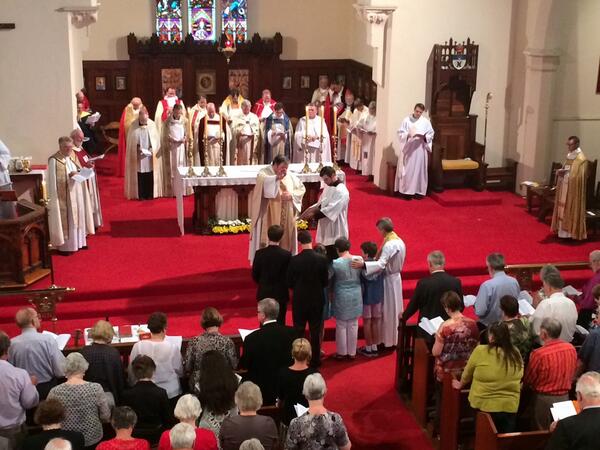 CCCathballarat's tweet photo. Blessing of the new Dean of #Ballarat Chris Chataway and his family. http://t.co/3Lmqxcp2XP
