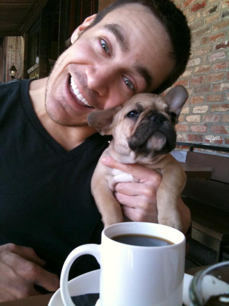 Bfx9i7zCYAEisjA.jpg:large