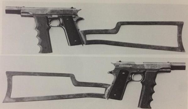 prototypeguns's tweet image. 第1次大戦から第2次大戦に掛けてパイロット用に開発された各種フルオートM1911の試作型の1つ。これはコルト社で試作されたモデルで、.38口径に小口径化されている他、銃床とフォアグリップ、コンペンセイターが装着されている