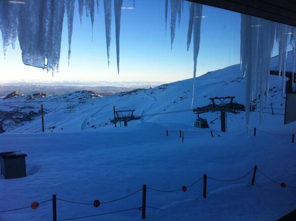 websierranevada's tweet photo. Apertura progresiva remontes y pistas en #SierraNevada en función del viento. Parte: http://t.co/7fPQuBIAxF http://t.co/bTxngNI4jn