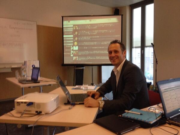 CRoofthooft's tweet photo. @tim_deboeck is er klaar voor! #SMPolANT http://t.co/pQvtr04vie
