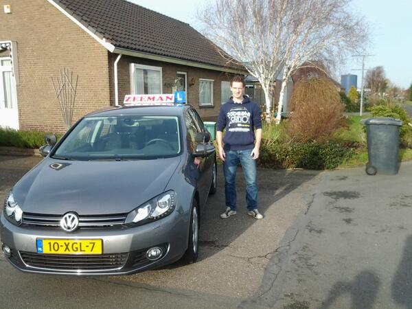 ZeemanDeLier's tweet photo. Rick Berkhoudt, Hartelijk Gefeliciteerd met je Rijbewijs!!!
Veel plezier ermee!! http://t.co/BHU4XiqAw7