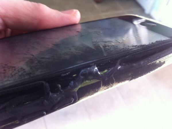 le_Parisien's tweet photo. Brûlée par son iPhone 5C qui prend feu dans sa poche. La suite ici >>http://t.co/QFM0xQFeau http://t.co/gICKrzZCic