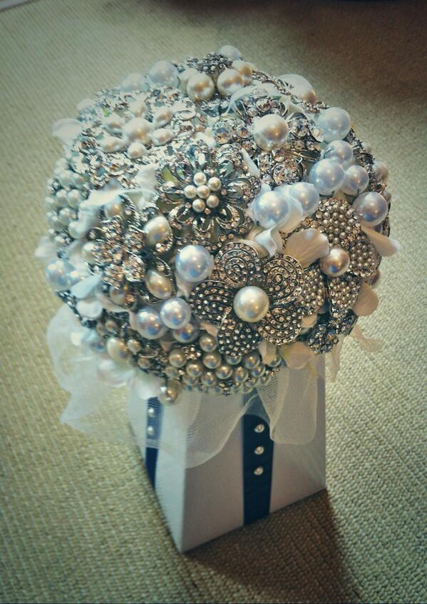 Planureternity's tweet image. Or maybe go for one of these beautiful brooch bouquets...#vintage #wedding #love