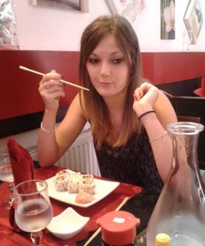 AnaCosplaypowaa's tweet photo. la peinture orange tient assez bien a vrai dire ,  je dine au jap la http://t.co/Ht5J4JFKSi