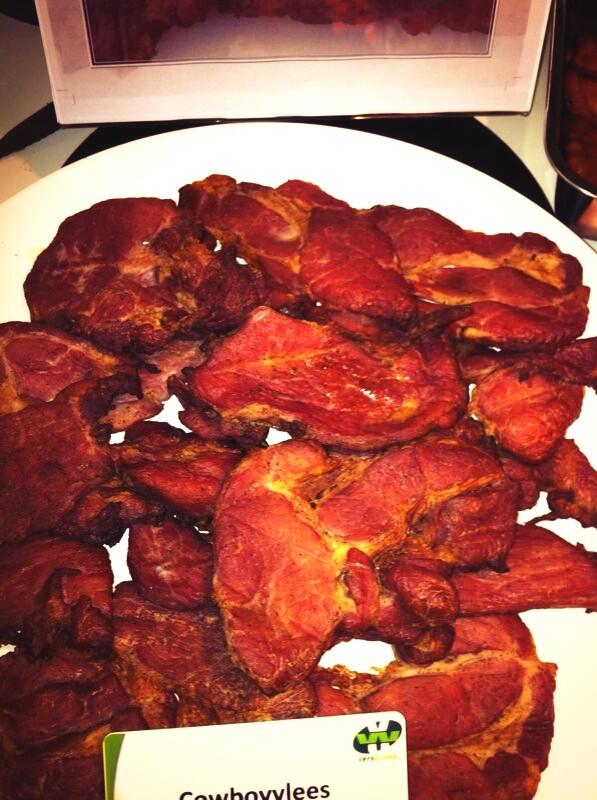 Cowboyvlees.            schouderkarbonade gekruid met beef jerkey.
Lekkere kruiden met uitzonderlijke smaak