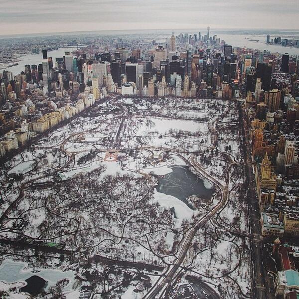 RinconesNY's tweet photo. La última nevada en #NewYork nos ha dejado imágenes espectaculares como esta... #CentralPark cubierto por la nieve http://t.co/1cu0ZOMn5p