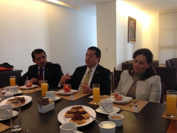 Desayunando con Jorge Torres, CEO de FedEx en la <a href="/anahuacqro/">U. Anáhuac Querétaro</a> <a href="/AnahuacQRO_DI/">Desarrollo Anahuac</a>