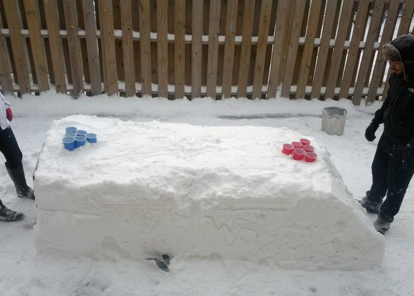 firstwefeast's tweet image. Frat boys are outside playing #SnowPong while you're at work right now #SucksForYou - fwfea.st/1e3IlKY