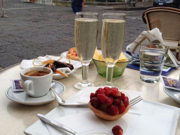 GalaxiaApp's tweet photo. Checking out a new place for lunch?Don't forget to share it on our Hashtag Project, #Molunch! http://t.co/lgFtWosbxR http://t.co/MV6v5BudKu
