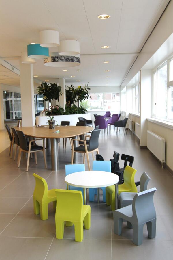 Nelleke_L's tweet photo. Indeling #Wachtruimte @MMC Centrale hal ontwerp @NLOntwerpt  @Gispen http://t.co/kJPqRAXf2Y