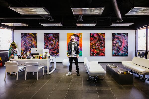 HYPEBEAST's tweet photo. Shaun Neff Speaks On the Early Years of @NeffHeadwear http://t.co/thCFvIiWTI http://t.co/dBZlGTbIrw