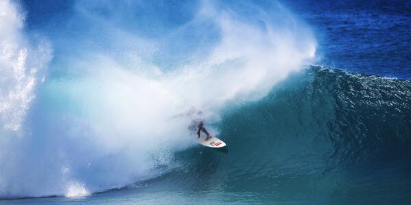 .<a href="/kellyslater/">Kelly Slater</a> - through the spray #tbt #billabongpipemasters