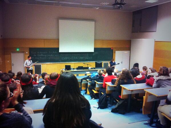 Veille2014's tweet photo. Léa, Valentin, Anthony et Steven vous propose un mini-concert.. #Veille2014 http://t.co/xQP6WAahcy