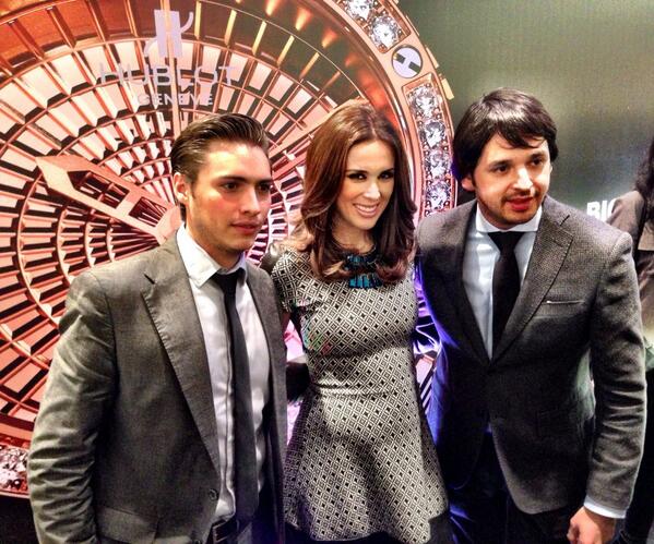 ჟაკლინ ბრაკამონტესი //Jacqueline Bracamontes #32 - Page 38 Bg-BOZcCUAE8dFd