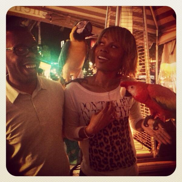 ZuriHall's tweet photo. Arrrgggghhhhhh #PirateFlow #Parrots #Miami #ZuriMIA #OceanDrive 🌊 @t10 http://t.co/rtQ030hJmU