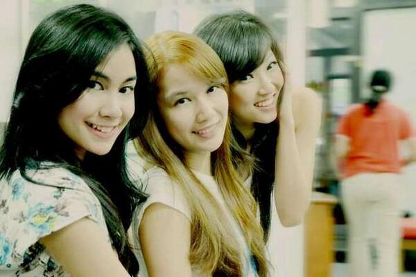 _FellyciousSMI_'s tweet photo. Adaa ko :p"@AngeLousOFC__: kini mereka tlah tiada :( http://t.co/LAhJqqgCal"