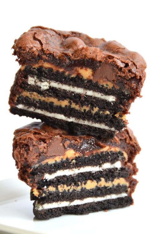 F00DP0RN's tweet photo. Peanut Butter Oreo Brownie Cupcakes #F00DP0RN http://t.co/96JQo2NQmF