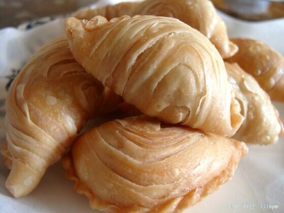 twtmakananmy's tweet photo. Karipap! http://t.co/aLQCMwT5V1