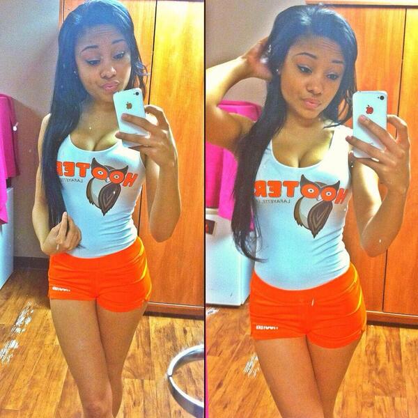 louiekoston's tweet photo. "@BeyondBrii: Hooters Girl 🔥😺😝 http://t.co/h8P1k95JnV" The baddest *repeat* BADDEST on Twitter! 😍😍😍😍
