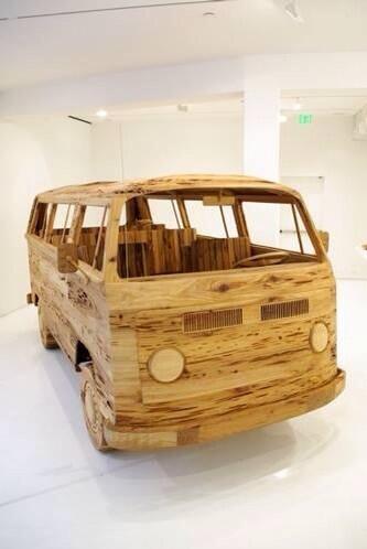 MaderaDesignIM's tweet image. CURIOSIDADES
Hoy os mostramos una furgoneta íntegra de madera, una obra de arte..