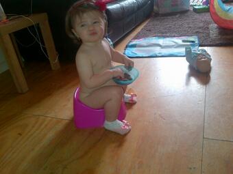 rajce idnes toddler girl  / X