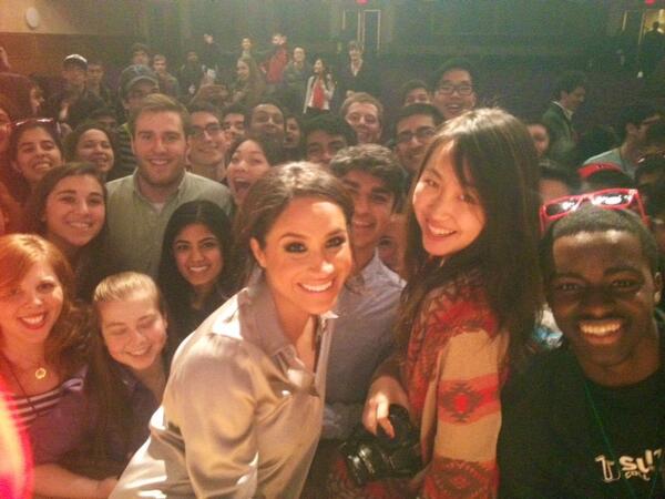 .@meghanmarkle smiles with fellow Wildcats while visiting her alma mater. #SuitsCollegeTour #SuitUpNorthwestern