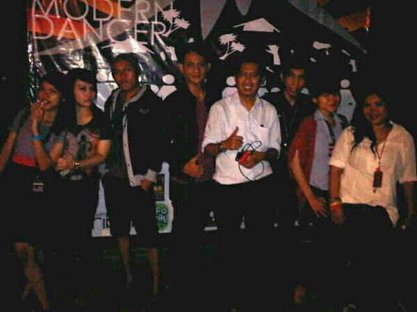 HCON_Official's tweet photo. Foto bersama Pak Bram @famouzcafe @okka_oks w/ Dj @radio_nuansa  #FromCirebonWithLove http://t.co/mwYeQcN1uX