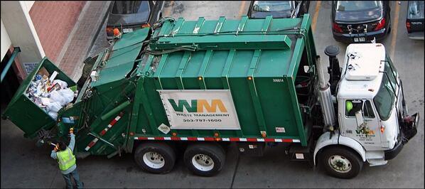 FunnyPicsDepot's tweet image. Soulja Boy gettin ready to go on tour in his tour bus